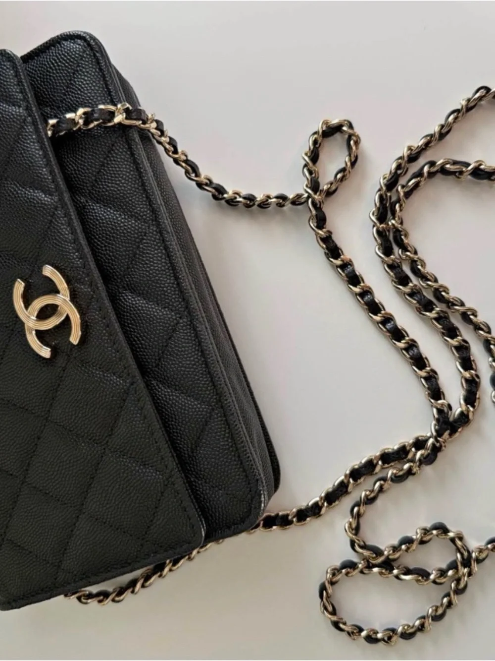 CHANEL Black Quilted Crossbody Wallet with Champagne Gold CC - Picture 2 of 11